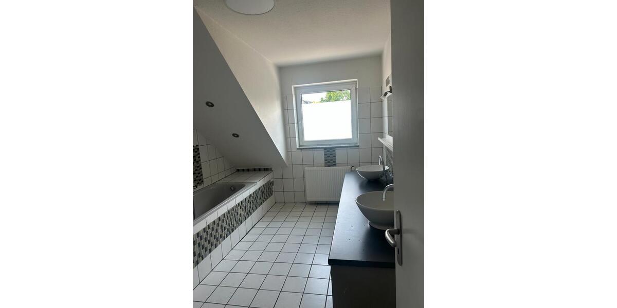 Dachgeschoßwohnung Stolberg (Rheinland) - 4 Zimmer, 116 m&sup2;, 299.000&euro; | Angebot:26351307