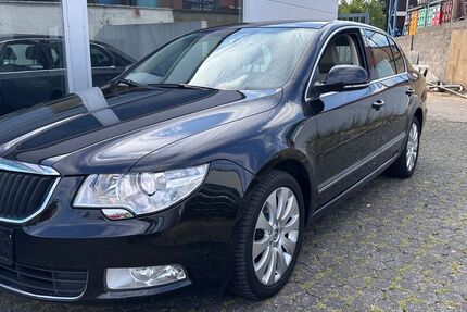 Skoda Superb 122.000 km 8.099 &euro; Erftstadt 50374