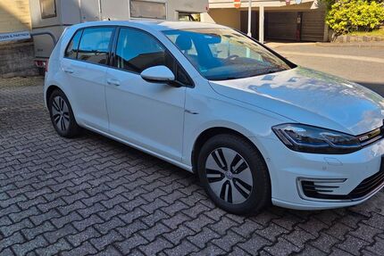 VW Golf 88.840 km 15.900 &euro; Aachen 52074