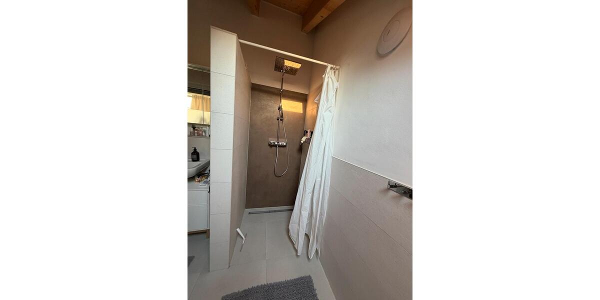 Dachgeschoßwohnung Bedburg - 5 Zimmer, 125 m&sup2;, 2.000&euro; | Angebot:26506474