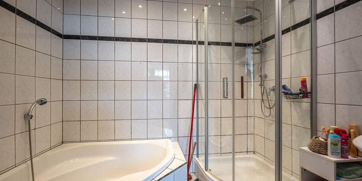 Mehrfamilienhaus, Wohnhaus Alsdorf - 9 Zimmer, 217 m&sup2;, 259.000&euro; | Angebot:25683987