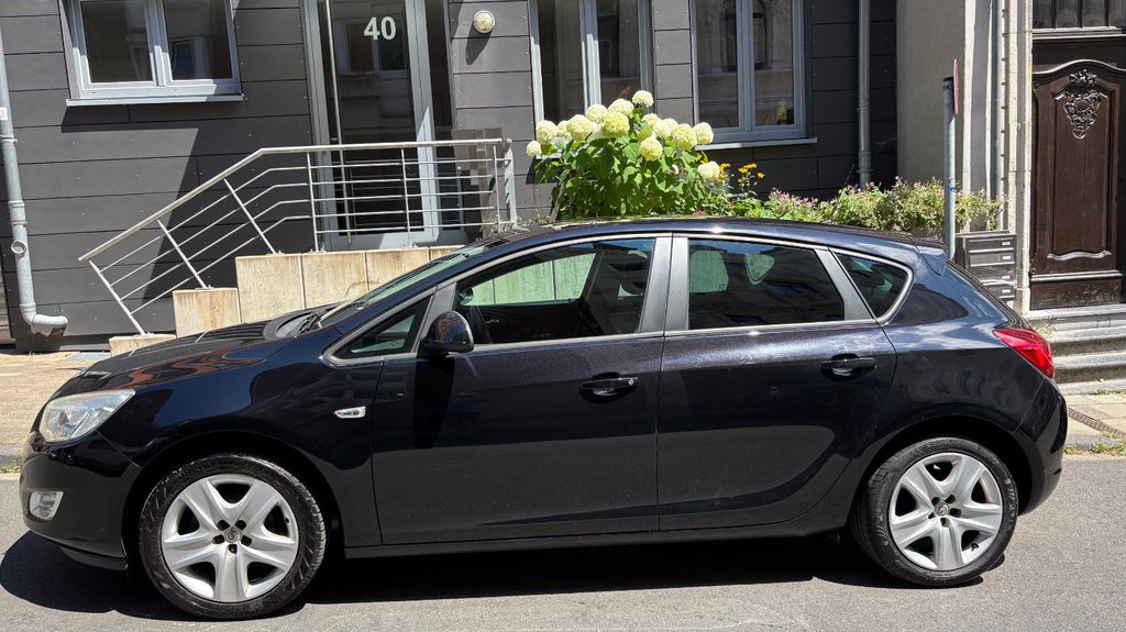 Opel Astra 122.000 km 3.950 &euro; Aachen 52066