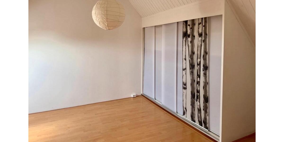 Dachgeschoßwohnung Herzogenrath - 3 Zimmer, 75 m&sup2;, 525&euro; | Angebot:25978324