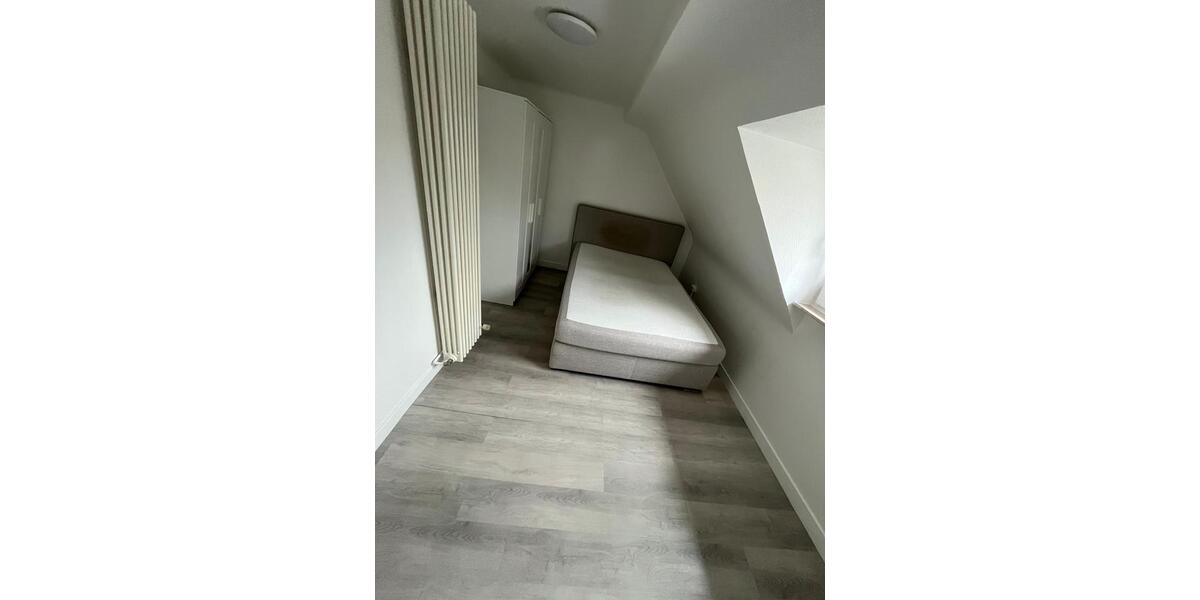 Dachgeschoßwohnung Düren Distelrath - 1 Zimmer, 30 m&sup2;, 481&euro; | Angebot:26247460