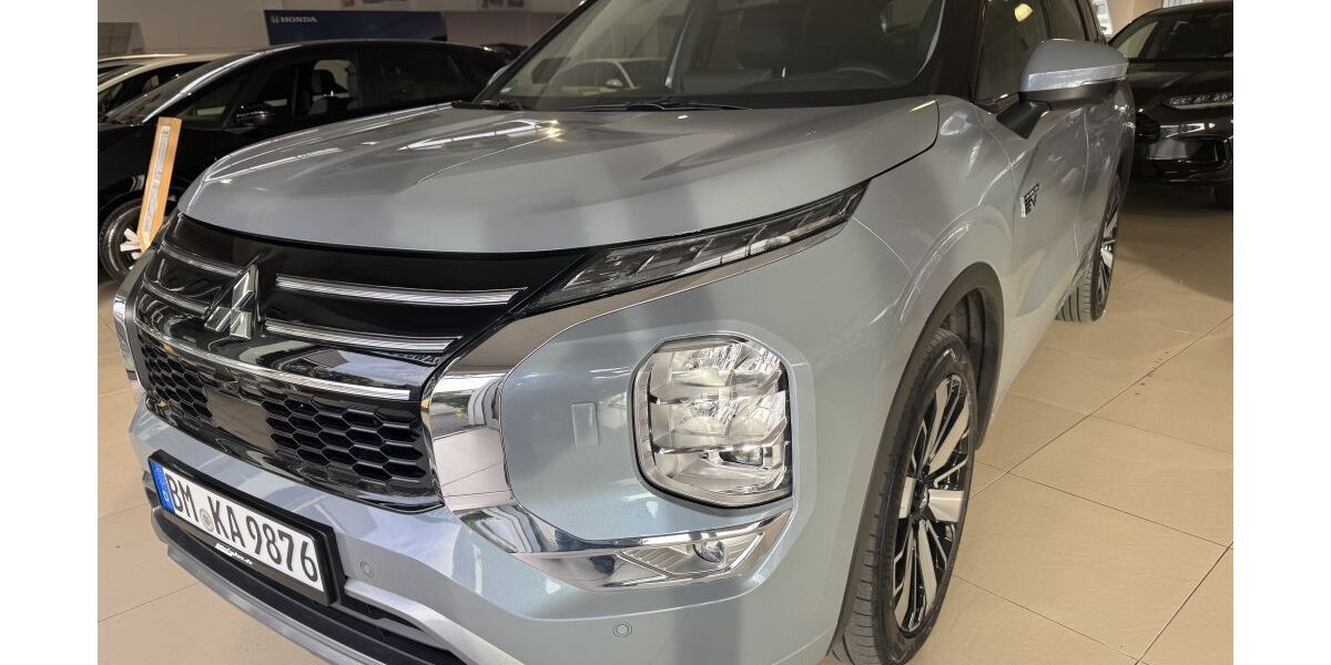 Mitsubishi Plug-in Hybrid Outlander 18.000 km 51.990 &euro; Brühl 50321