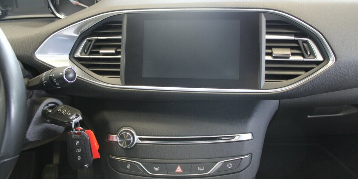 Peugeot 308 SW BlueHDi 120 Allure - AHK - 70.644 km 9.980 &euro; Euskirchen 53881