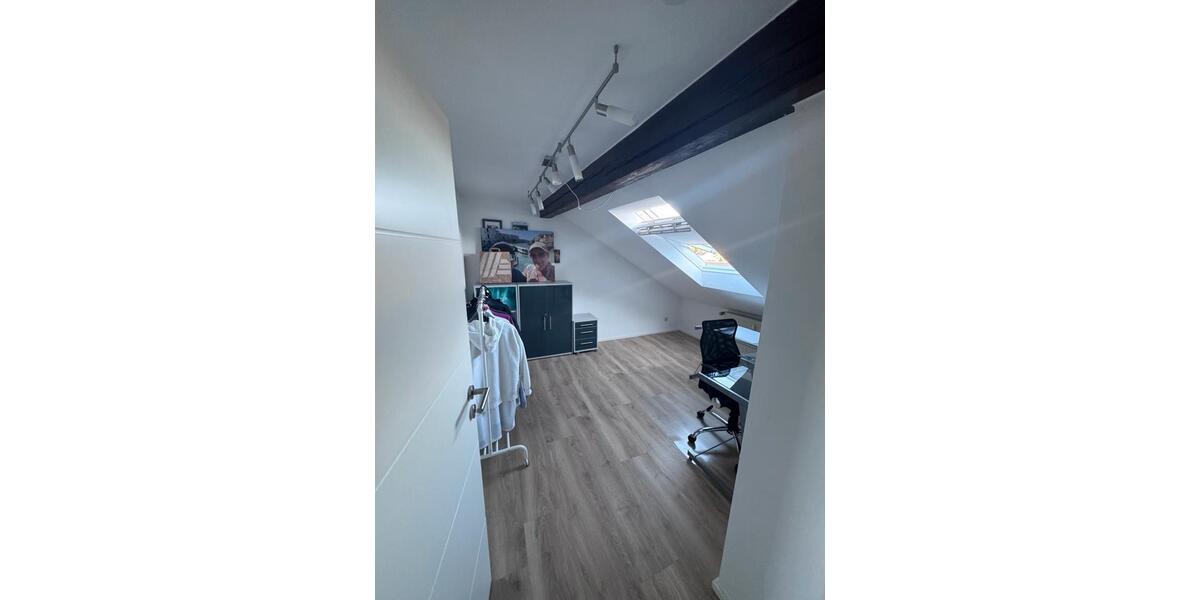 Dachgeschoßwohnung Herzogenrath - 3 Zimmer, 100 m&sup2;, 1.250&euro; | Angebot:26579692