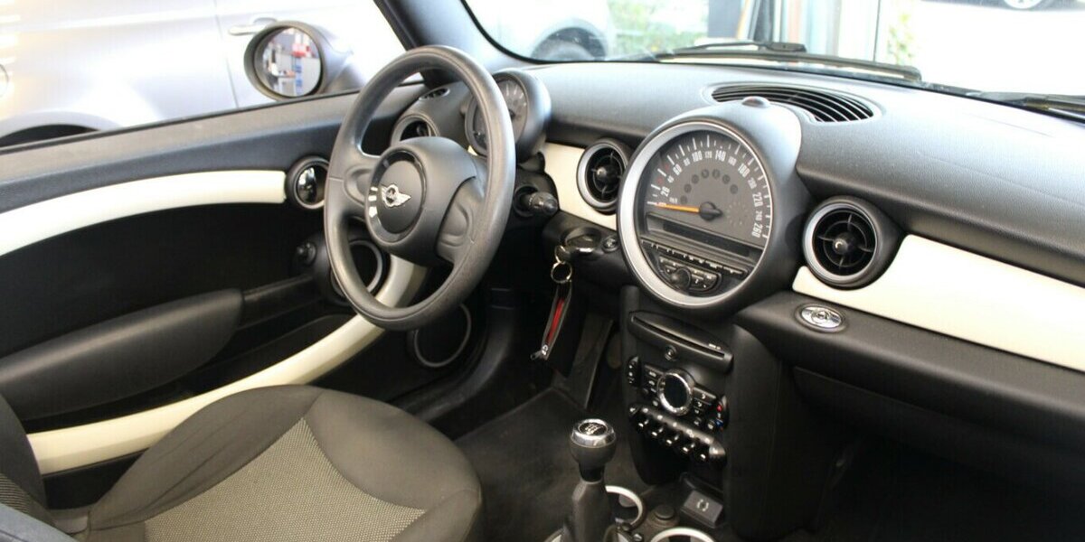 Mini One Cabrio 73.682 km 10.780 &euro; Euskirchen 53881