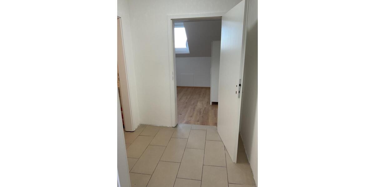 Dachgeschoßwohnung Aachen Aachen-Mitte - 3 Zimmer, 12 m&sup2;, 500&euro; | Angebot:26449037
