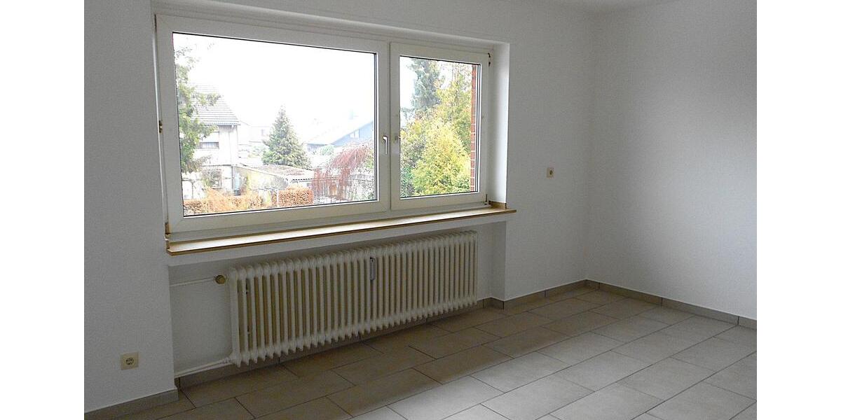 Etagenwohnung Düren Mariaweiler-Hoven - 3 Zimmer, 94 m&sup2;, 900&euro; | Angebot:26532527
