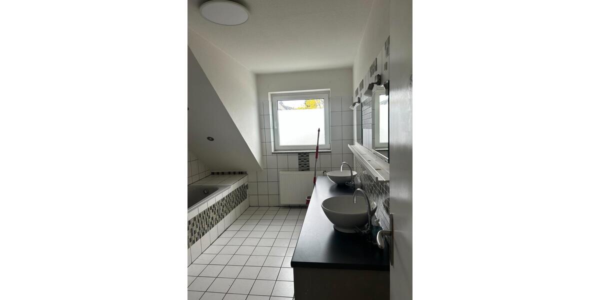 Dachgeschoßwohnung Stolberg (Rheinland) - 4 Zimmer, 116 m&sup2;, 299.000&euro; | Angebot:26351307