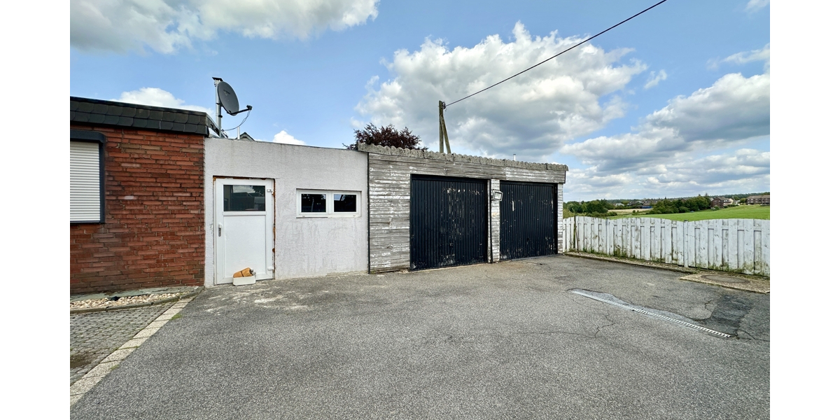 JÄSCHKE - Ihr Platz für Neues – Doppelhaus + Bungalow und großem Grundstück in Traumlage von Breinig - Zweifamilienhaus Stolberg (Rheinland) / Breinig Breinig | Angebot:22209491