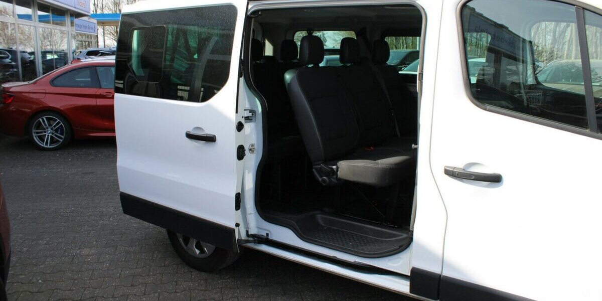 Renault Trafic Blue dCi 150 - 8-Sitzer - AHK - 124.312 km 23.980 &euro; Euskirchen 53881
