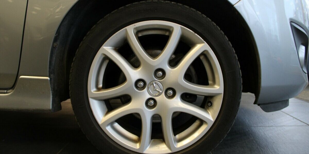 Mazda 2 1.5 MZR Sports-Line 132.930 km 5.980 &euro; Euskirchen 53881