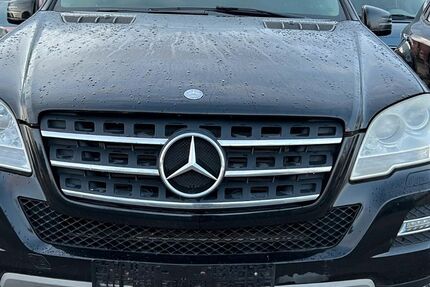 Mercedes-Benz ML 300 402.000 km 4.350 &euro; Düren 52351