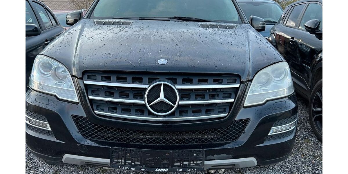 Mercedes-Benz ML 300 402.000 km 4.350 &euro; Düren 52351