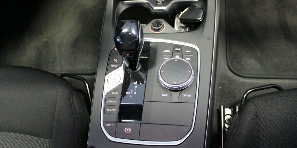 BMW 118 118i Aut. Avantgarde 61.600 km 18.480 &euro; Euskirchen 53881