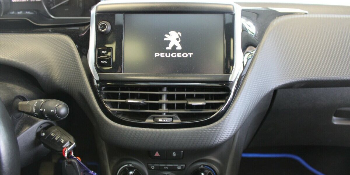 Peugeot 208 1.2 PureTech 82 Style - Panorama - 5-Türig - 89.226 km 8.980 &euro; Euskirchen 53881