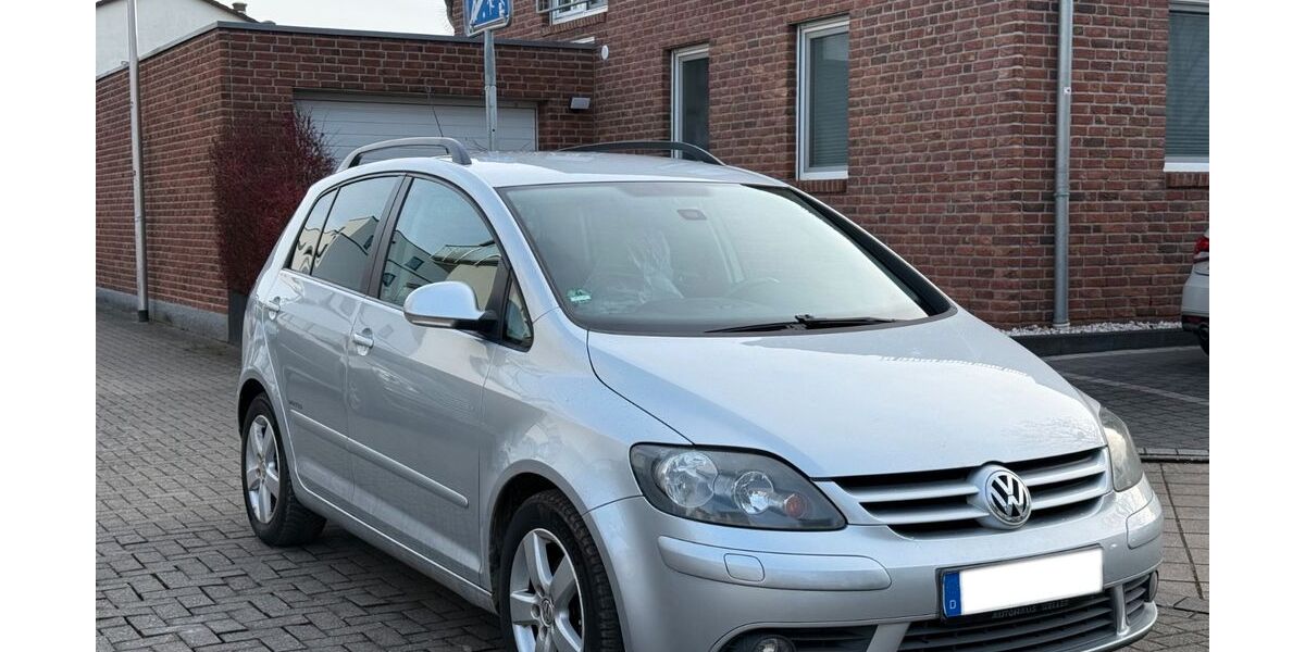 VW Golf 128.000 km 5.499 &euro; Düren 52351