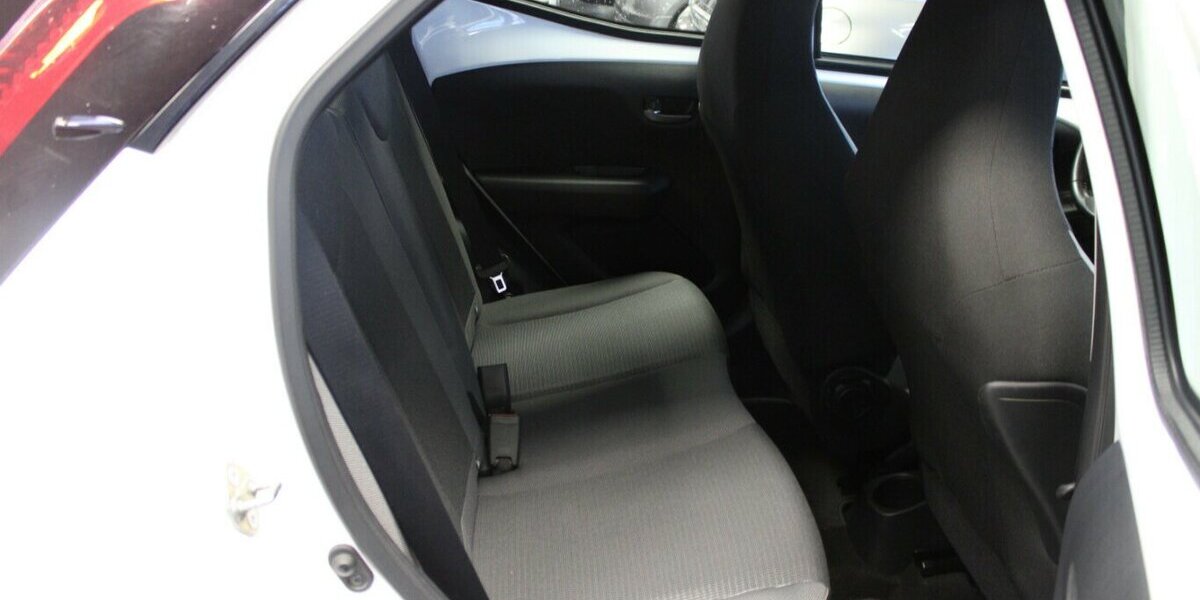 Toyota Aygo 1.0 x-play 79.413 km 9.980 &euro; Euskirchen 53881