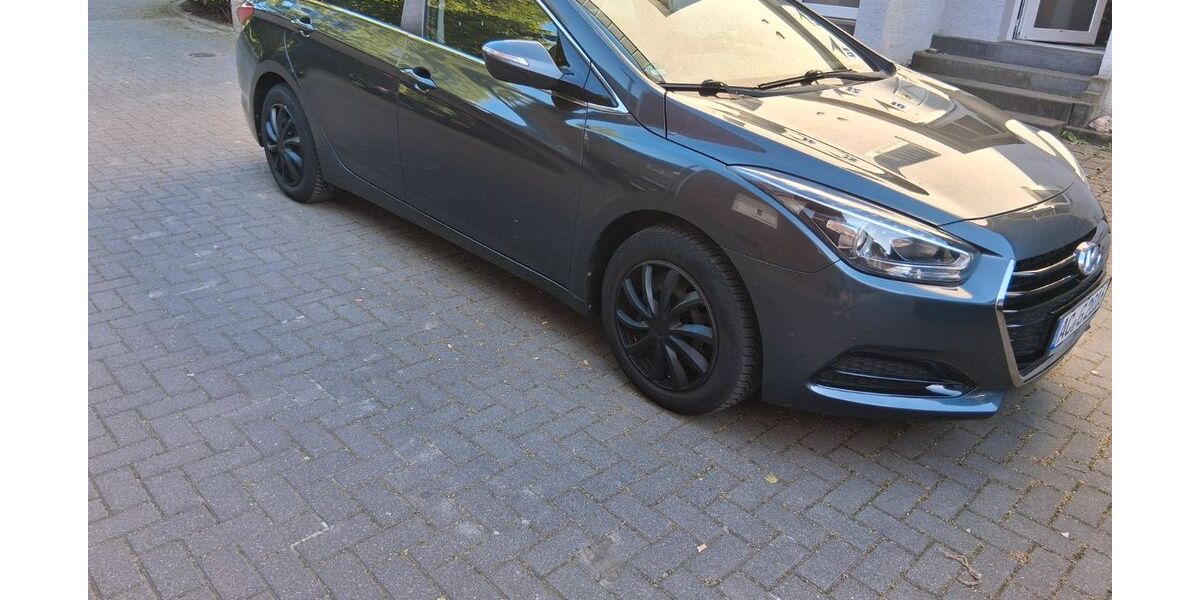 Hyundai i40 163.000 km 7.500 &euro; Baesweiler 52499