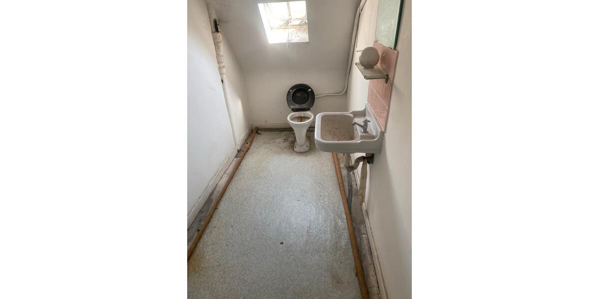 Dachgeschoßwohnung Aachen Aachen-Mitte - 6 Zimmer, 140 m&sup2;, 140.000&euro; | Angebot:26396635