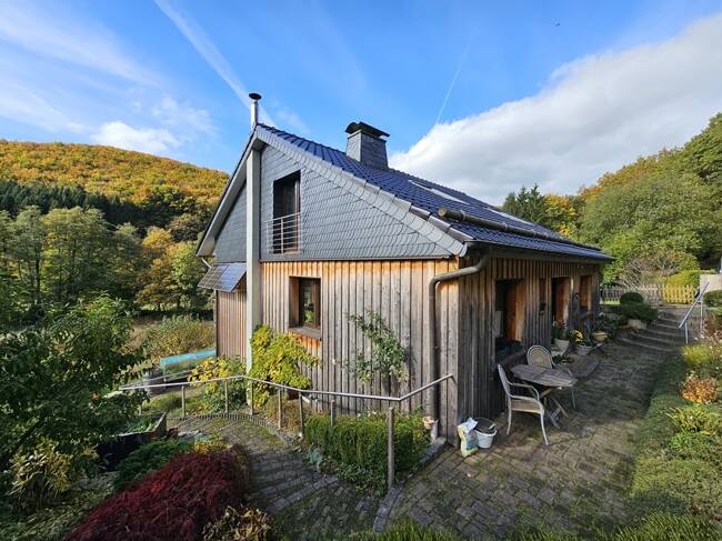 Einfamilienhaus Simmerath Hirschrott - 8 Zimmer, 255 m&sup2;, 490.000&euro; | Angebot:25702826