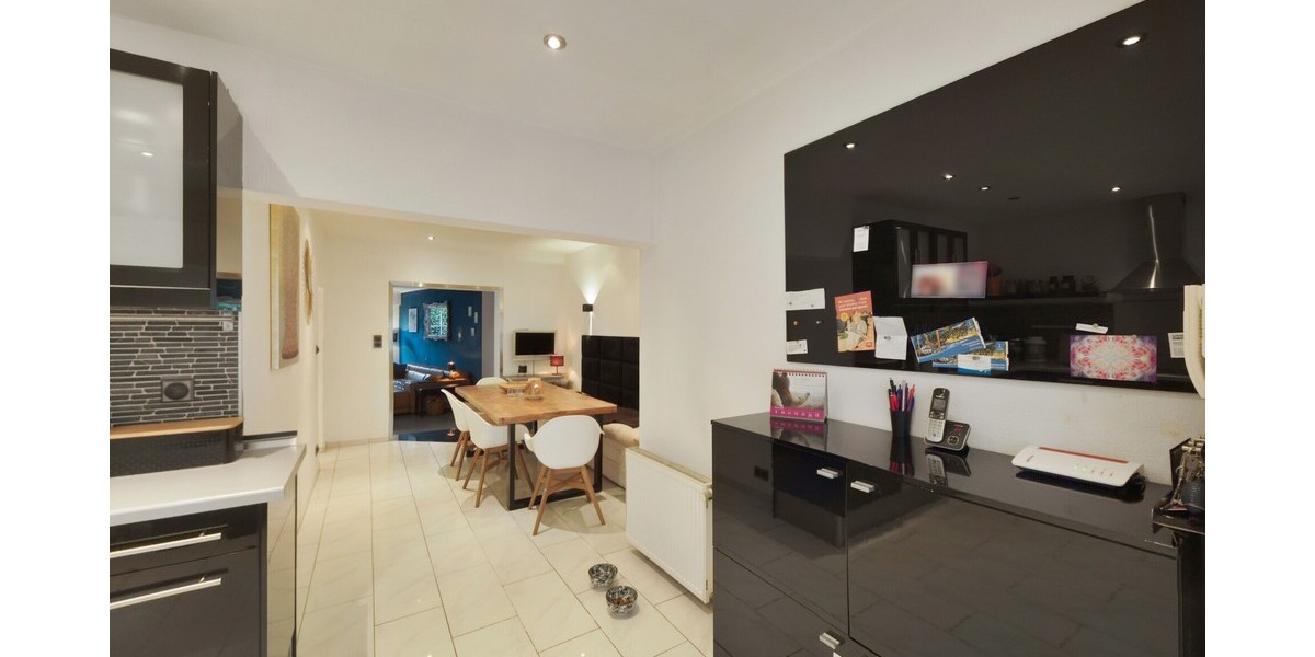 Kohlscheid – Einzugsfertiges, modernes und vollmöbliertes Einfamilienhaus mit Pool und Saunahaus - Reihenendhaus Herzogenrath | Angebot:25944756