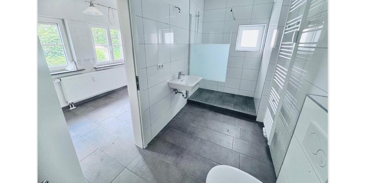Einfamilienhaus Jülich - 10 Zimmer, 280 m&sup2;, 3.000&euro; | Angebot:25456904