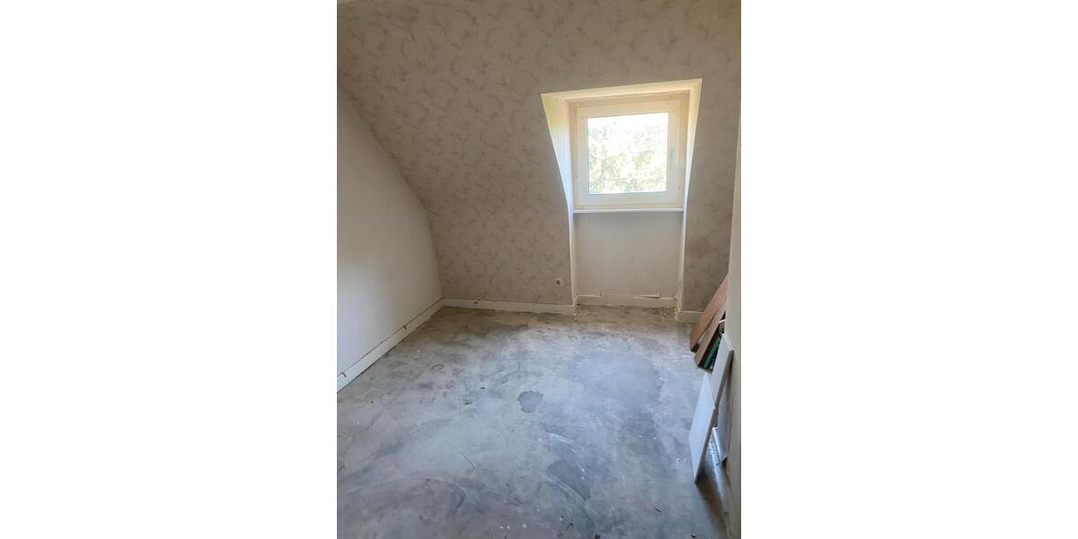 Dachgeschoßwohnung Aachen Aachen-Mitte - 6 Zimmer, 140 m&sup2;, 140.000&euro; | Angebot:26826768