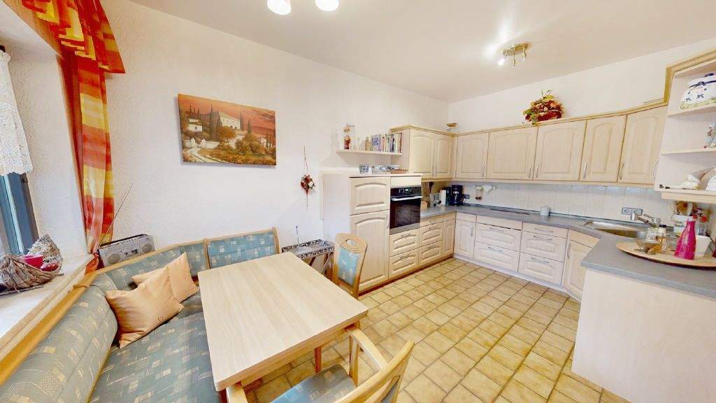 Etagenwohnung Erftstadt Lechenich - 4 Zimmer, 104 m&sup2;, 275.000&euro; | Angebot:25703204