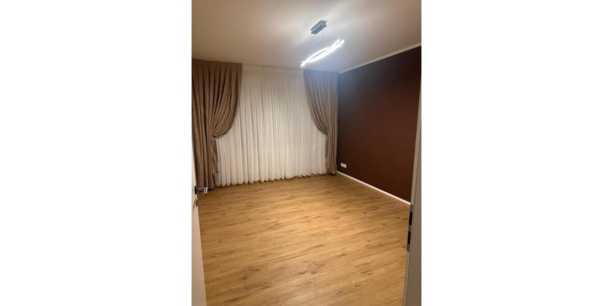 Etagenwohnung Bergheim - 6 Zimmer, 150 m&sup2;, 2.300&euro; | Angebot:25996430