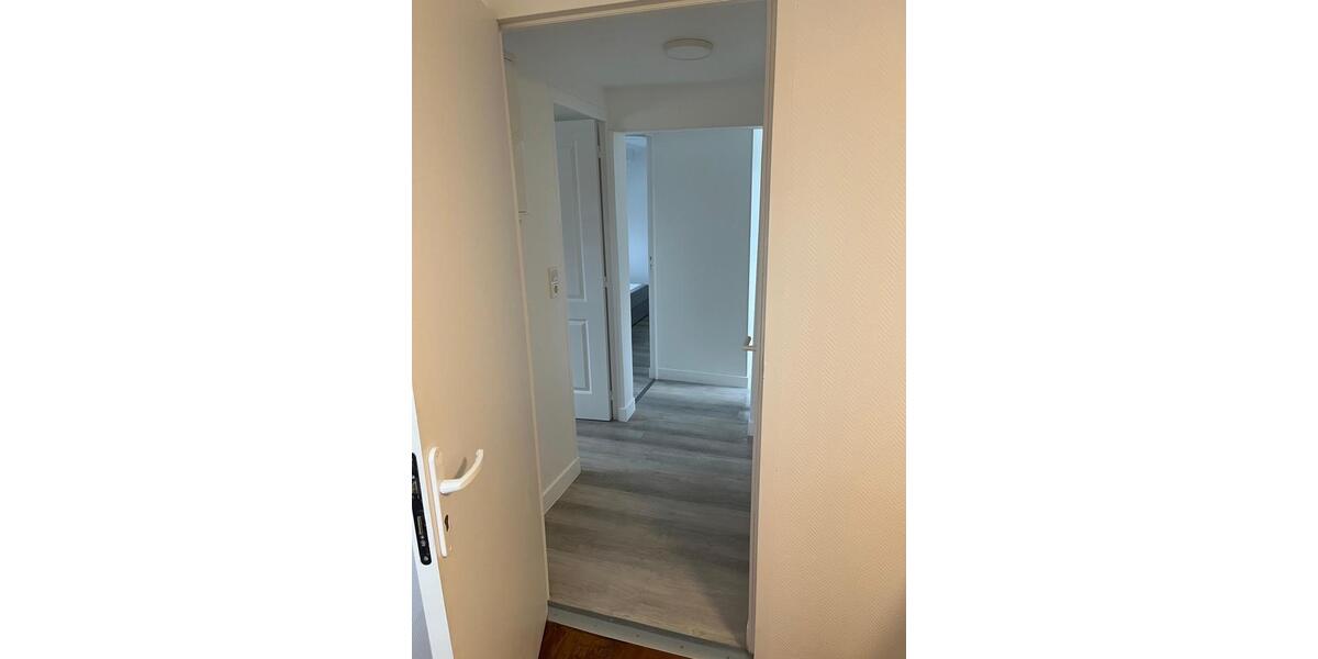 Dachgeschoßwohnung Düren Distelrath - 1 Zimmer, 30 m&sup2;, 481&euro; | Angebot:26247460