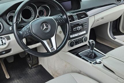 Mercedes-Benz C 220 238.000 km 8.900 &euro; Aachen 52072