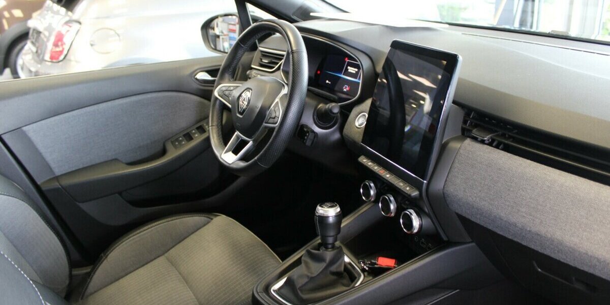 Renault Clio TCe 90 TECHNO 43.122 km 14.980 &euro; Euskirchen 53881