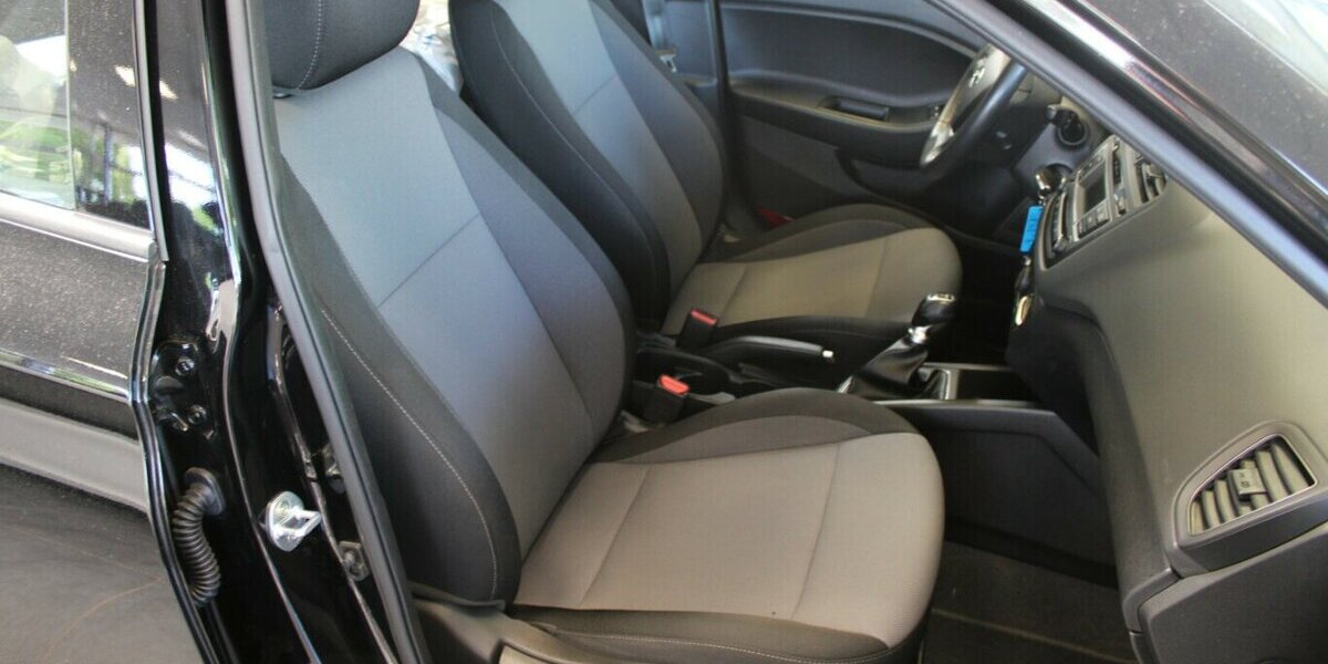 Hyundai i20 1.2 5-Türig - Klima - SHZ - 83.709 km 8.980 &euro; Euskirchen 53881