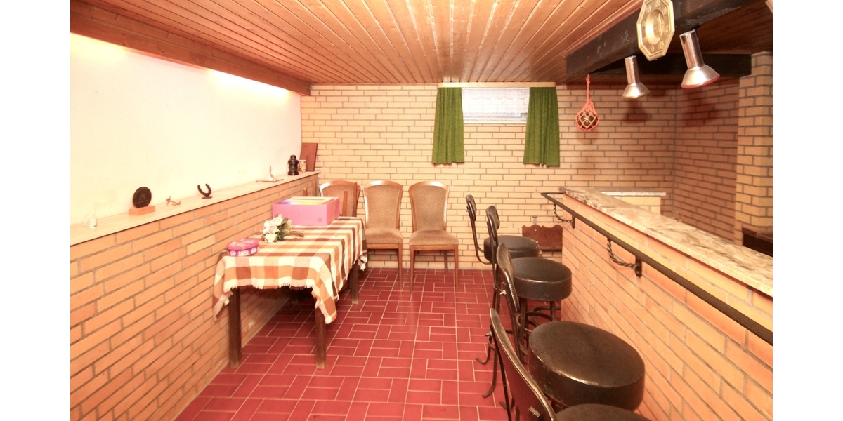 Charmantes Einfamilienhaus mit Potenzial und großzügiger Grundstücksfläche in Gymnich - Einfamilienhaus Erftstadt | Angebot:24509866