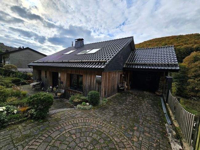 Einfamilienhaus Simmerath Hirschrott - 8 Zimmer, 255 m&sup2;, 490.000&euro; | Angebot:25702826