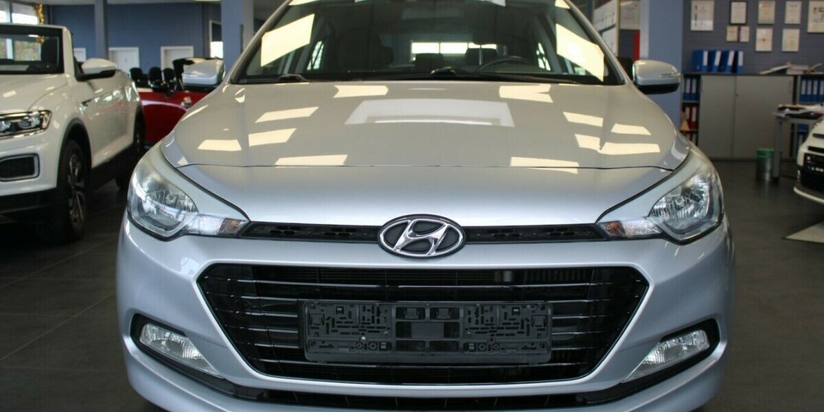 Hyundai i20 blue 1.0 T-GDI Ahk. - Klima - BT. 83.050 km 11.980 &euro; Euskirchen 53881