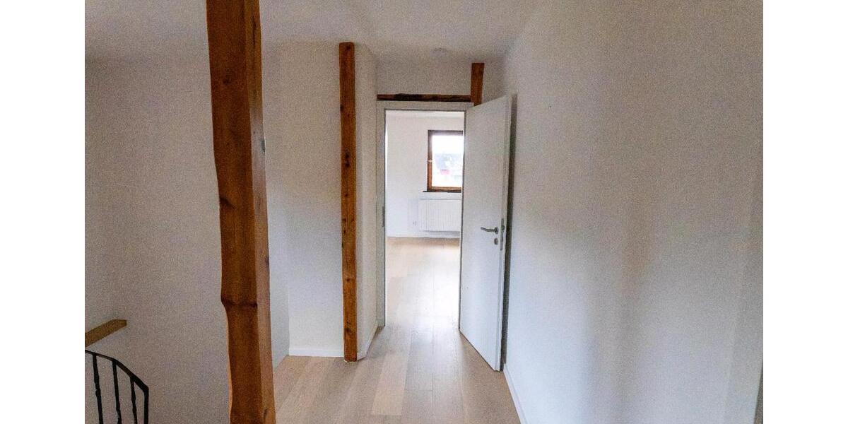 Etagenwohnung Simmerath - 5 Zimmer, 145 m&sup2;, 1.400&euro; | Angebot:25944930
