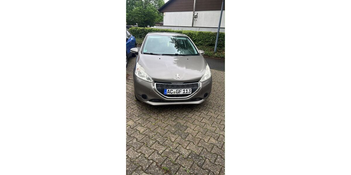 Peugeot 208 115.000 km 3.999 &euro; Niederzier 52382