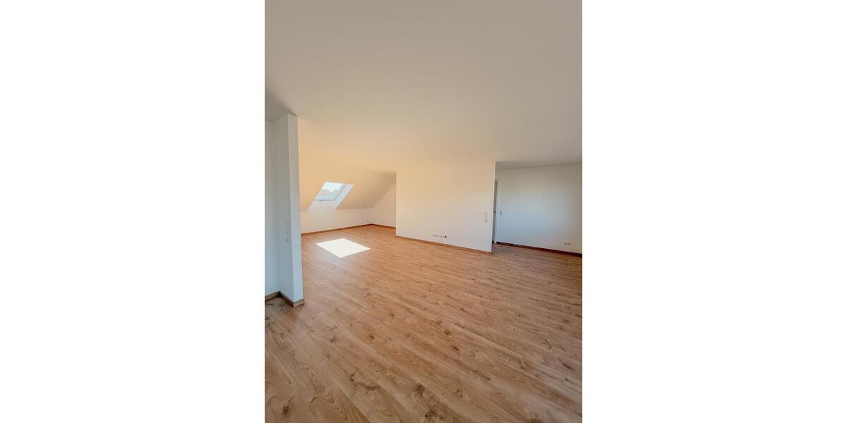 Dachgeschoßwohnung Euskirchen - 3 Zimmer, 131 m&sup2;, 1.598&euro; | Angebot:26618141