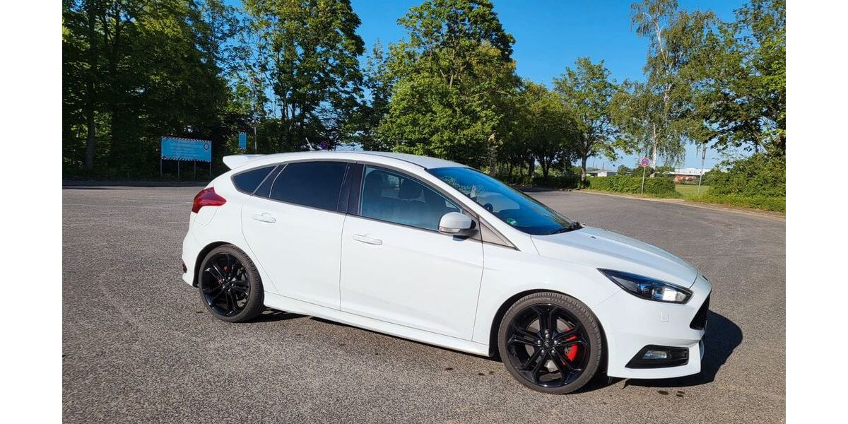 Ford Focus 99.300 km 15.600 &euro; Hürtgenwald 52393