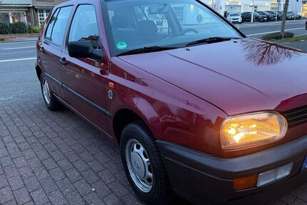 VW Golf 160.860 km 2.700 &euro; Übach-Palenberg 52531