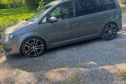 VW Touran 197.500 km 5.700 &euro; Aachen 52076