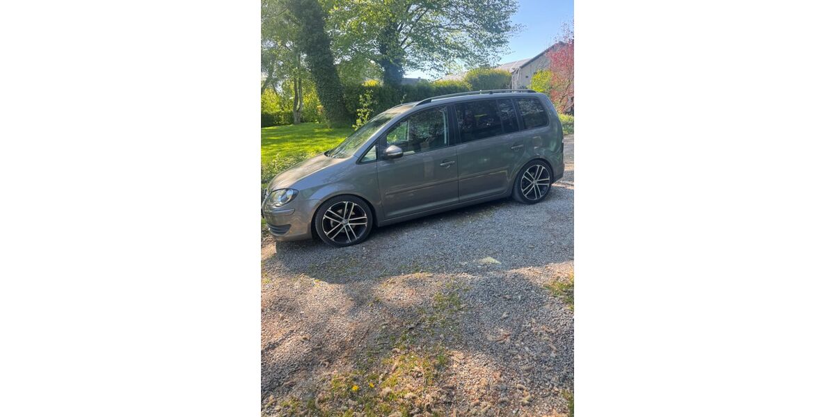 VW Touran 197.500 km 5.700 &euro; Aachen 52076