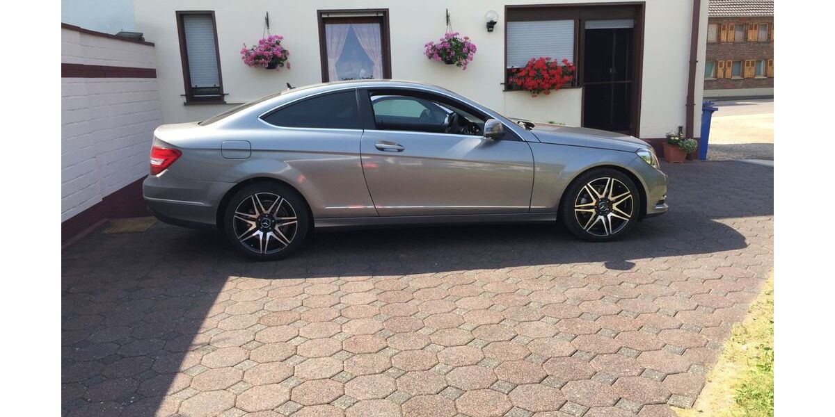 Mercedes-Benz C 180 189.000 km 8.250 &euro; Vettweiß 52391