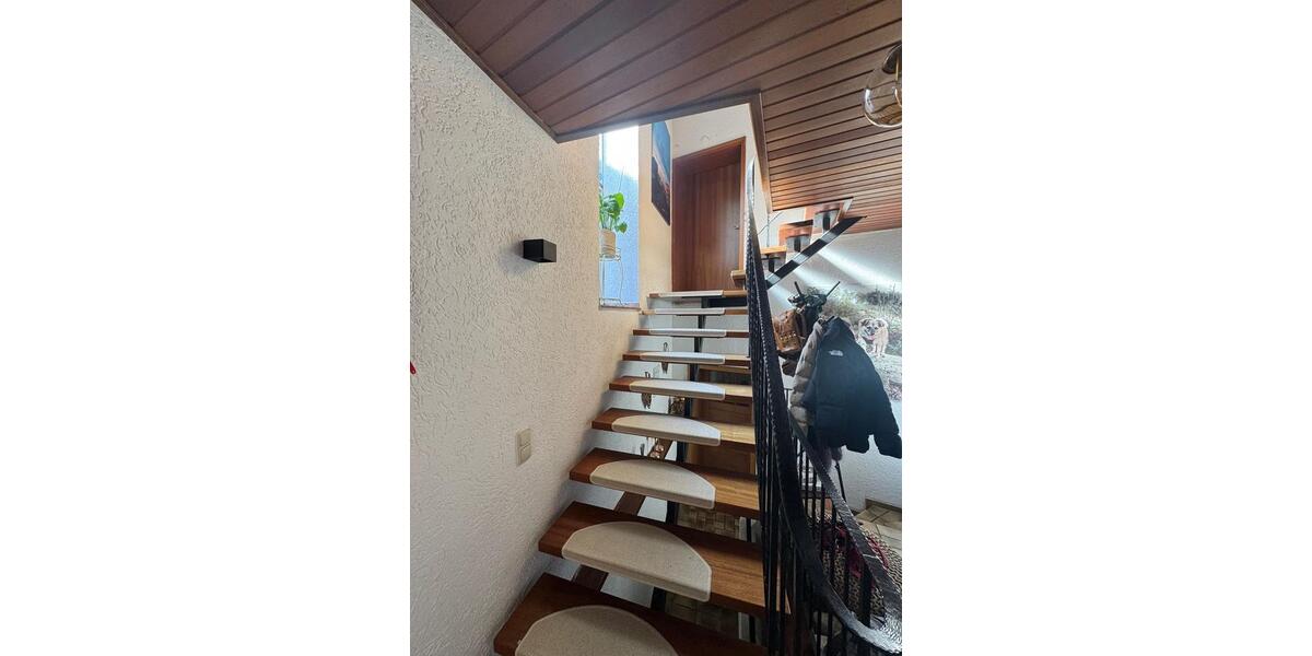 Etagenwohnung Erftstadt - 5 Zimmer, 159 m&sup2;, 1.550&euro; | Angebot:25751622