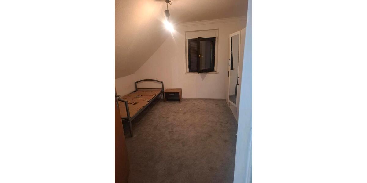 Etagenwohnung Frechen - 7 Zimmer, 150 m&sup2;, 2.200&euro; | Angebot:26498588