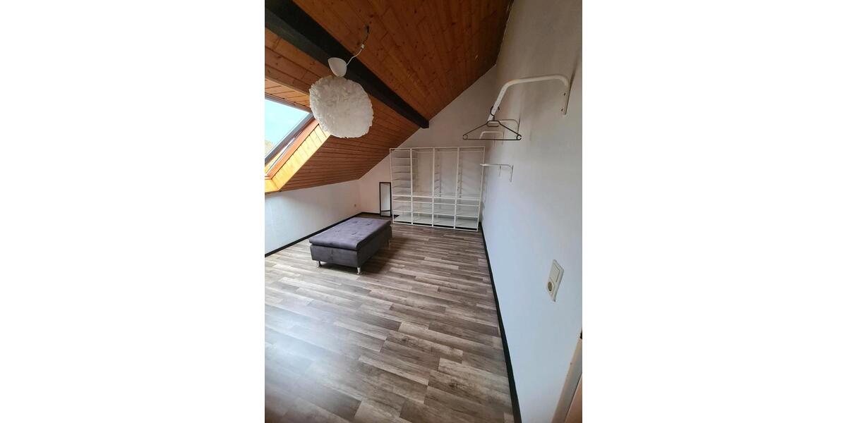 Dachgeschoßwohnung Düren Distelrath - 3 Zimmer, 86 m&sup2;, 670&euro; | Angebot:26577541